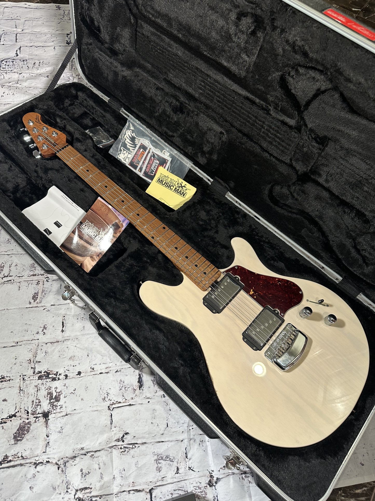 Ernie Ball Music Man James Valentine Signature - Trans Buttermilk